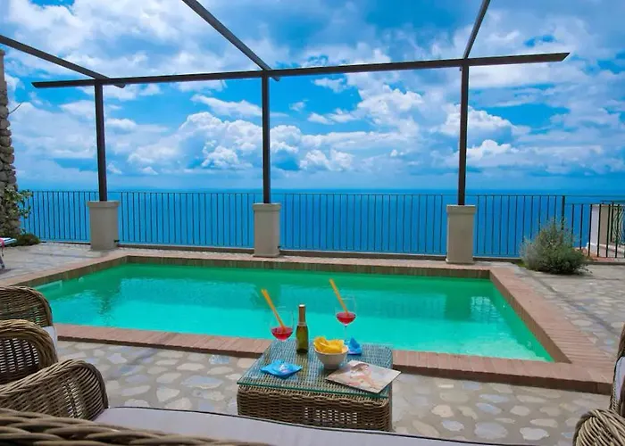 House Teresa - Private Pool Апартаменты Праяно